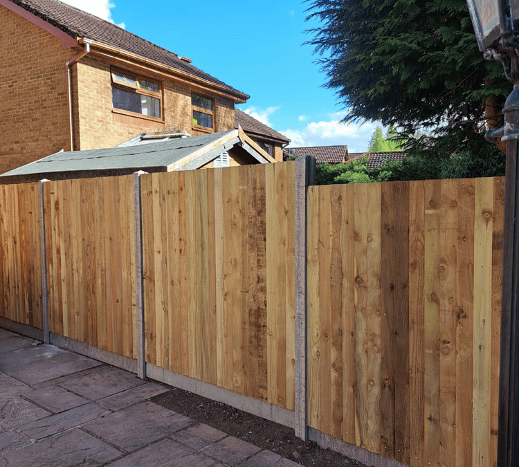 26 meters of 6ft feather edge fencing concrete posts and kickboards in Ebbw Vale
